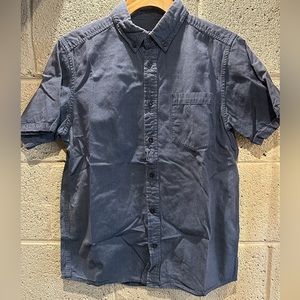 Men’s Patagonia Short Sleeve button up- blue vertical stripes